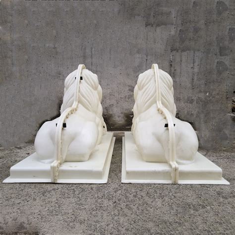 This shop is getting rave reviews and makes gorgeous concrete molds. . Concrete statues molds